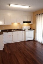 142 Stoneridge Dr in Warner Robins, GA - Foto de edificio - Building Photo