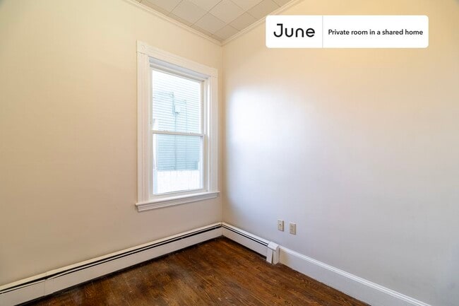 Private bedroom in 3 bed/1 bath Home in Boston, MA - Building Photo - Building Photo