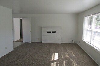 430 N Section St in Burlington, WA - Building Photo - Building Photo