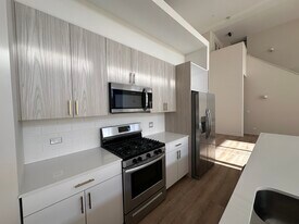 3207 N Narragansett Ave, Unit 103 in Chicago, IL - Building Photo