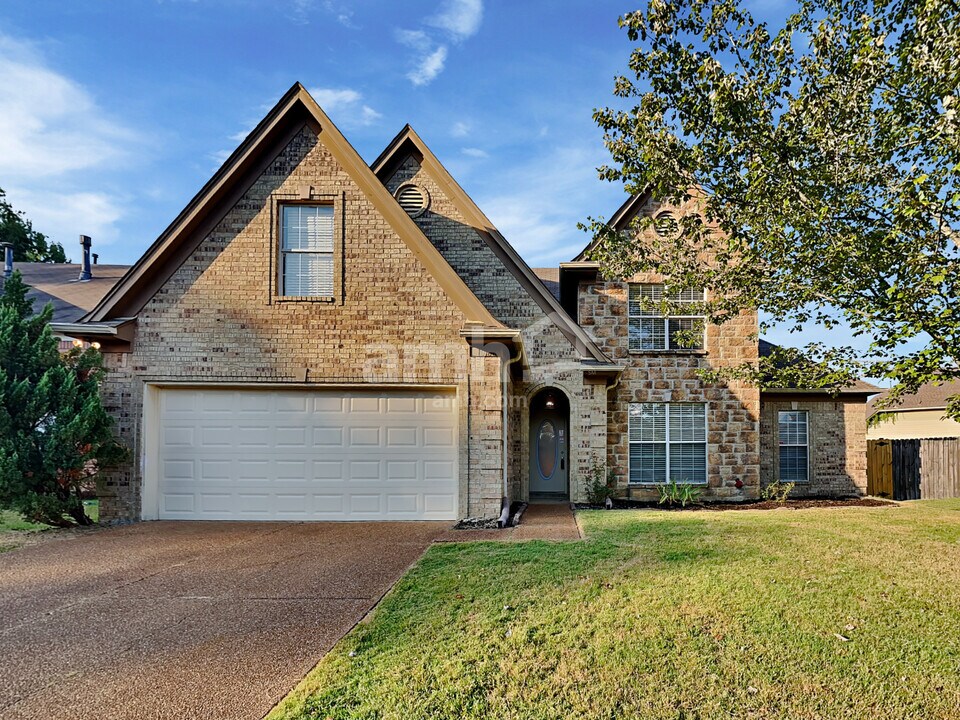 10188 Kay Oak Cove in Cordova, TN - Building Photo