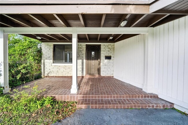 3255 SW 60th Ave in Miami, FL - Building Photo - Building Photo