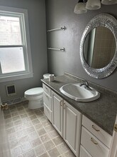 222 Pine St, Unit 222A in Sheboygan Falls, WI - Foto de edificio - Building Photo