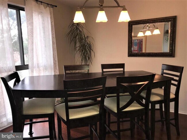 2068 Royal Fern Ct in Reston, VA - Building Photo - Building Photo