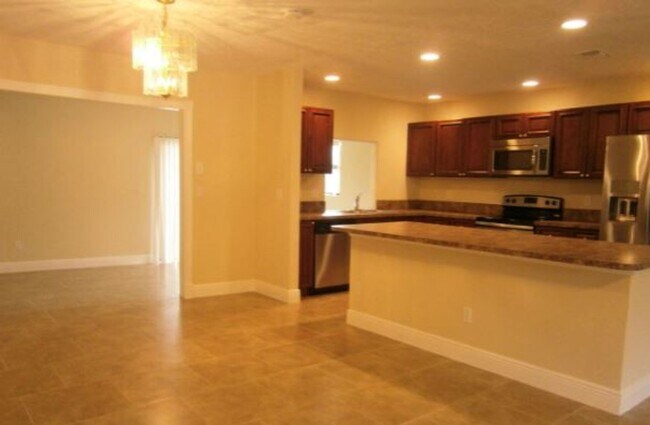 718 SW Alton Cir in Port St. Lucie, FL - Building Photo - Building Photo