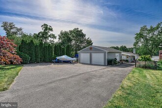 366 Lake Meade Dr in East Berlin, PA - Building Photo - Building Photo