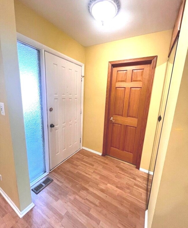 823 Gladstone Dr in Vernon Hills, IL - Building Photo - Building Photo