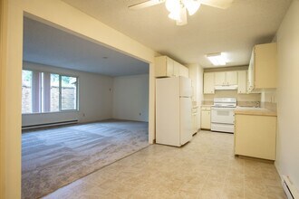 9126 SW Becker Dr in Portland, OR - Building Photo - Building Photo