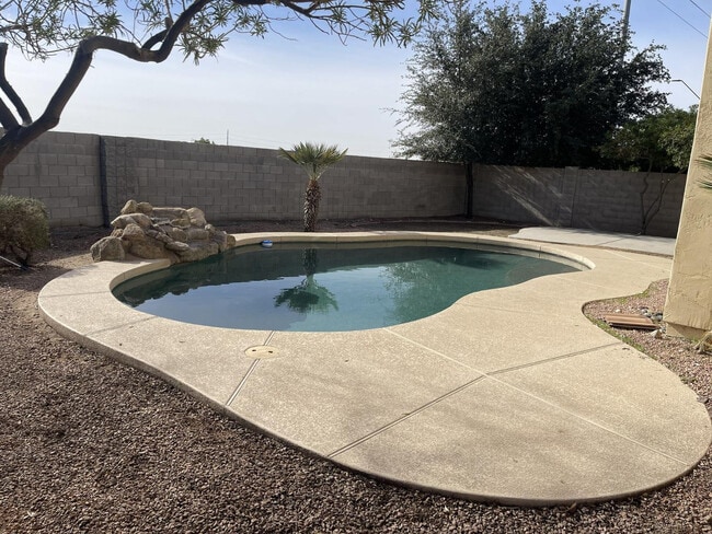 24155 W Desert Bloom St in Buckeye, AZ - Building Photo - Building Photo