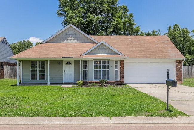 property at 1104 Parkview Cir N