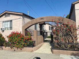 640 San Benito St in Los Angeles, CA - Building Photo