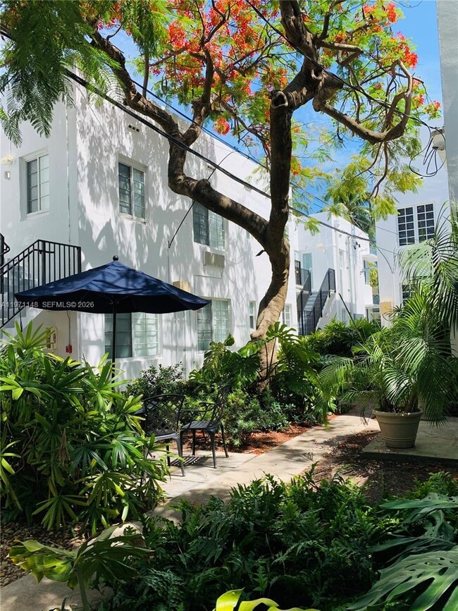 1610 Meridian Ave in Miami Beach, FL - Building Photo - Building Photo