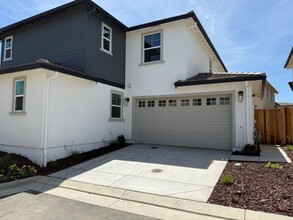 2535 Lake Club Dr in Fairfield, CA - Building Photo - Building Photo