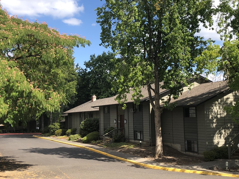 King City Apartments in Portland, OR - Building Photo