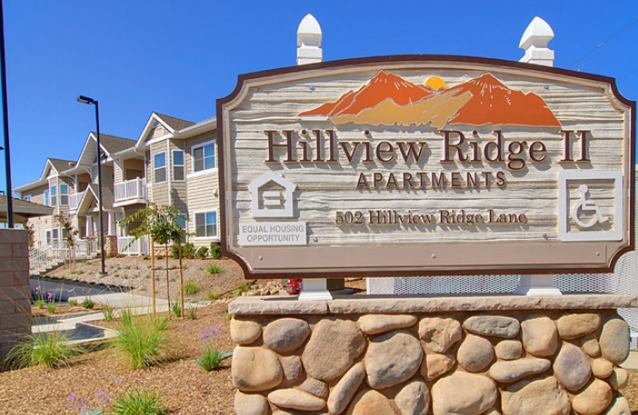 Hillview Ridge Apartments I & II in Oroville, CA - Building Photo