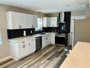 6023 Claridge Dr in Houston, TX - Building Photo - Building Photo