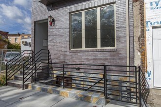 2413 Frankford Ave in Philadelphia, PA - Building Photo - Building Photo