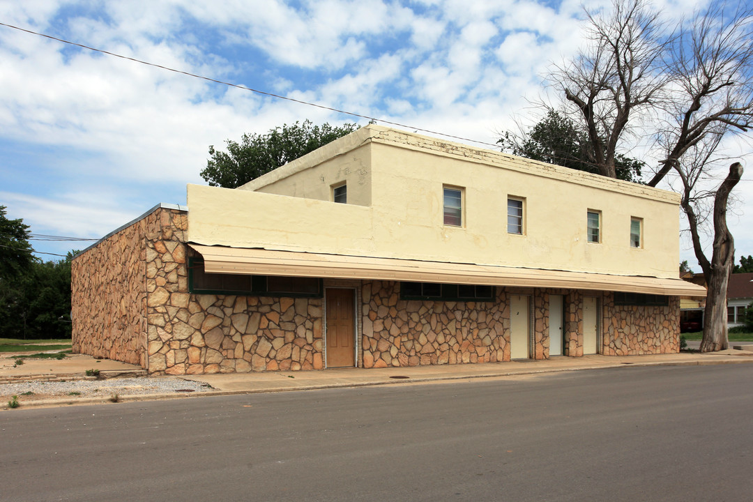 121 N Prouty Ave in Watonga, OK - Building Photo