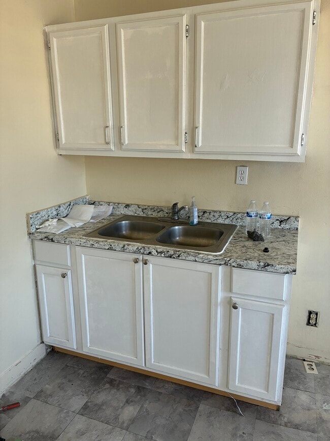 1066 W 5th St, Unit 1066 4