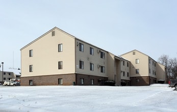Valley View Estates in Youngstown, OH - Foto de edificio - Building Photo