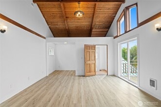 2565 Finkbonner Rd in Bellingham, WA - Building Photo - Building Photo