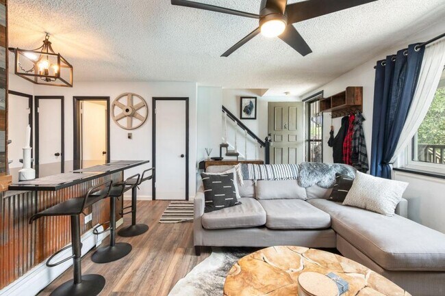 2700 S Holly St in Denver, CO - Building Photo - Building Photo