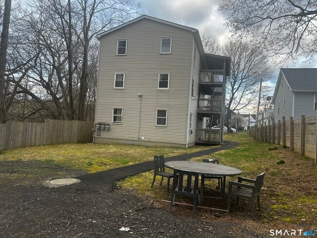 9 Concord St in Danbury, CT - Building Photo - Building Photo