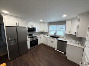 501 Rockhaven Rd in Utica, NY - Building Photo - Building Photo