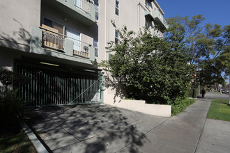 Berendo Apartments in Los Angeles, CA - Building Photo - Building Photo