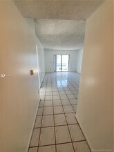 16750 NE 10th Ave, Unit 124 in North Miami Beach, FL - Foto de edificio - Building Photo