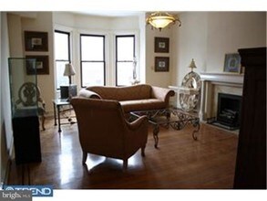 1825 S Broad St-Unit -2 in Philadelphia, PA - Foto de edificio - Building Photo