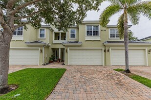 1330 Mariposa Cir in Naples, FL - Building Photo