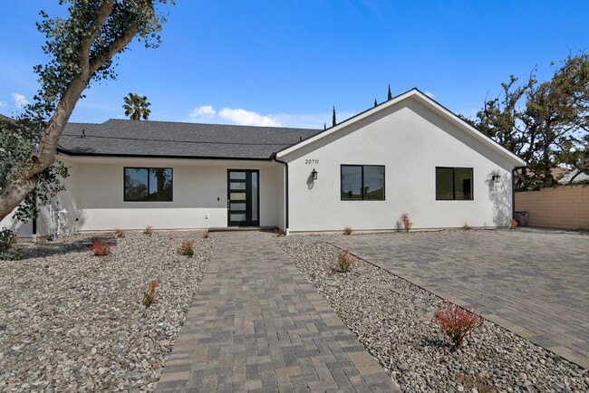 20711 Bryant St in Los Angeles, CA - Building Photo - Building Photo