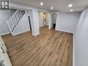 922 EGLINTON Ave in Toronto, ON - Building Photo - Building Photo