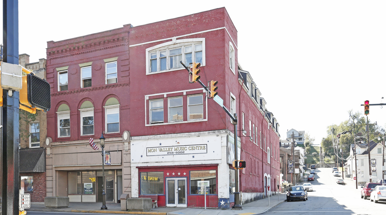 260 W Main St in Monongahela, PA - Building Photo