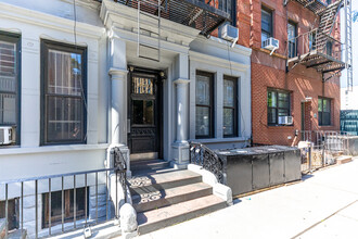 304 East 83rd Street in New York, NY - Building Photo - Building Photo