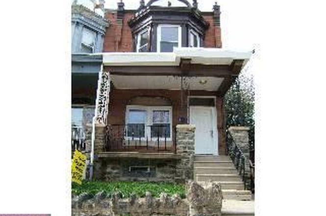 111 W Abbottsford Ave in Philadelphia, PA - Building Photo