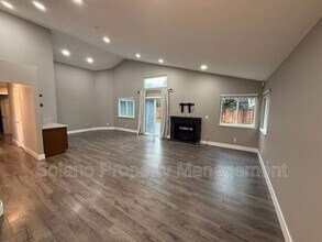 921 Hickory Ave in Fairfield, CA - Building Photo - Building Photo