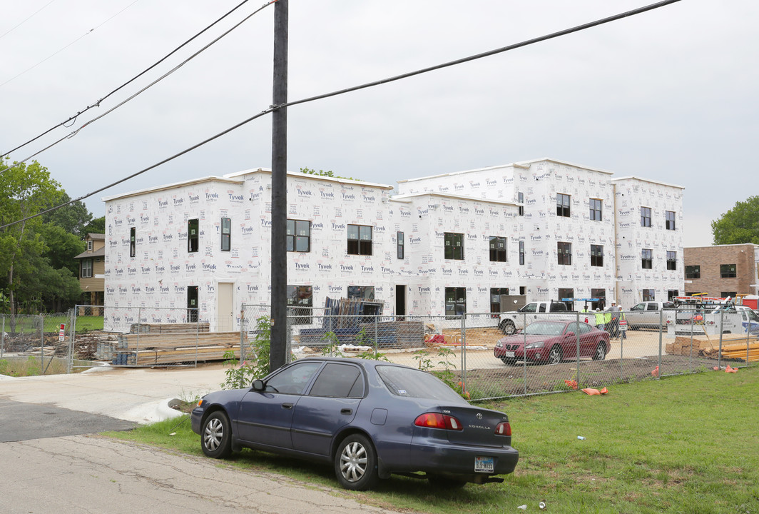 Opus 2430 in Waco, TX - Foto de edificio