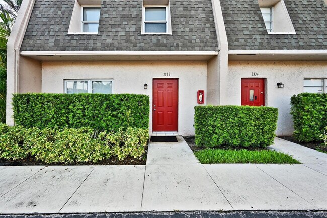 3336 Quail Close in Pompano Beach, FL - Building Photo - Building Photo