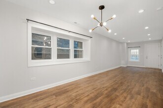 2311 S Whipple St in Chicago, IL - Building Photo - Building Photo