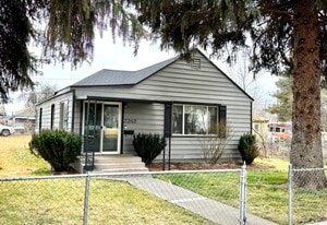 2352 Reclamation Ave in Klamath Falls, OR - Building Photo