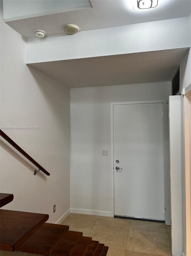 690 SW 1st Ct, Unit 1506 in Miami, FL - Foto de edificio - Building Photo