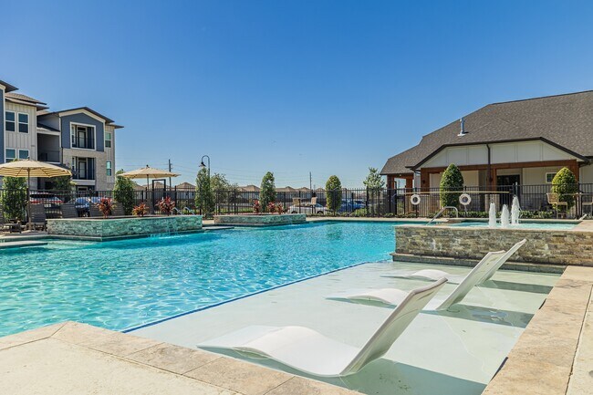 The Keegan at Mission Glen in Richmond, TX - Foto de edificio - Building Photo