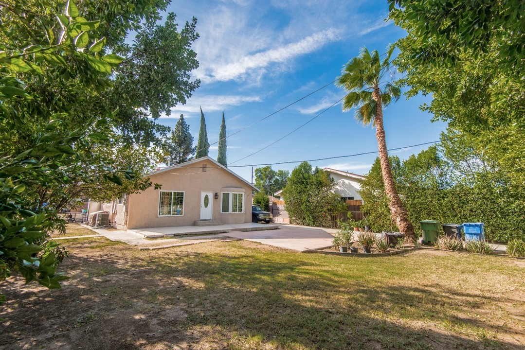 16310 Devonshire St in Granada Hills, CA - Building Photo