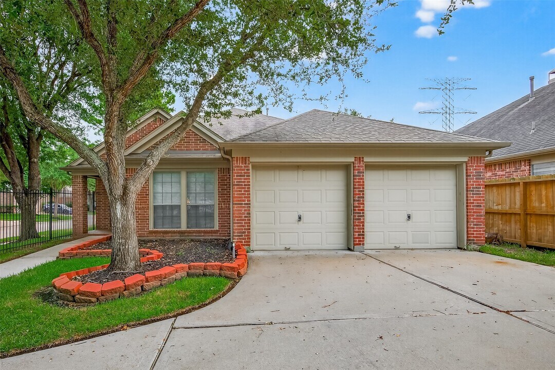 17603 Burkhart Ridge Dr in Houston, TX - Building Photo