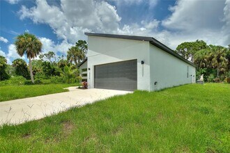 1250 Papillon St in North Port, FL - Foto de edificio - Building Photo