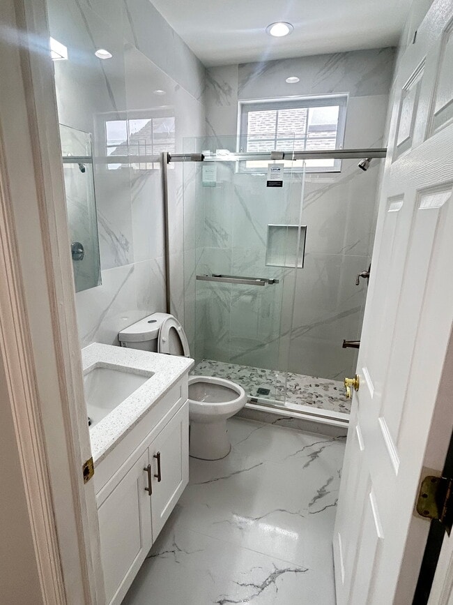 14 Crystal Dr in Beverly, NJ - Building Photo - Building Photo