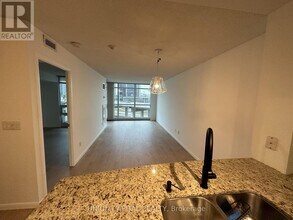 231 Fort York Blvd in Toronto, ON - Building Photo - Building Photo