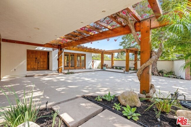 property at 5942 Paseo Cyn Dr